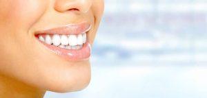Faccette dentali e sbiancamento per l'estetica del tuo sorriso. Scopri le caratteristiche di entrambi i trattamenti.