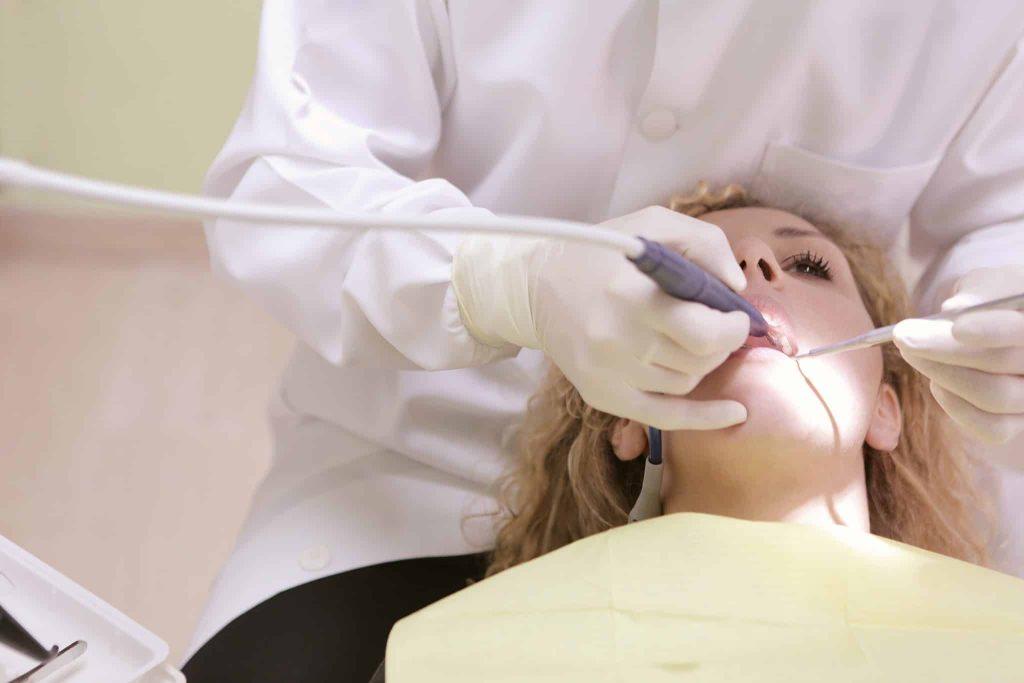 Paura del dentista: con una comunicazione aperta con il proprio dentista e con la sedazione cosciente, è possibile superare questa ansia nel migliore dei modi.