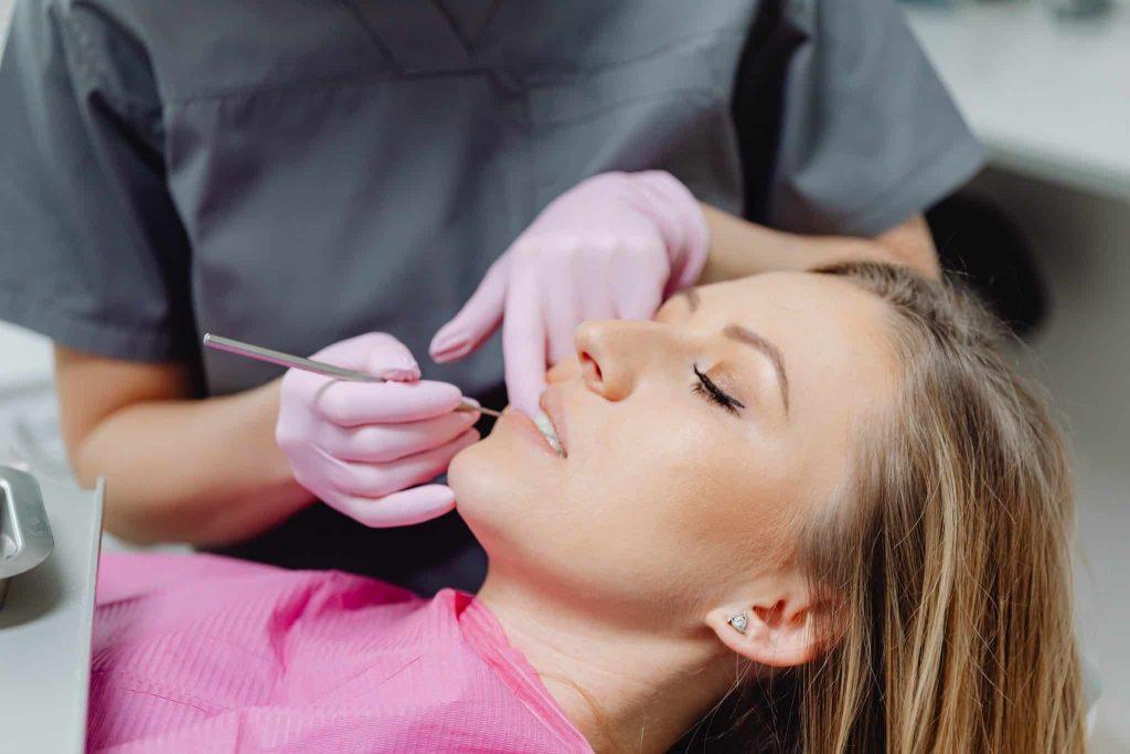 Dente del giudizio: molti pazienti si trovano ad affrontare stati d’ansia e timore di fronte alla necessità di estrarlo. La buona notizia è che la sedazione cosciente