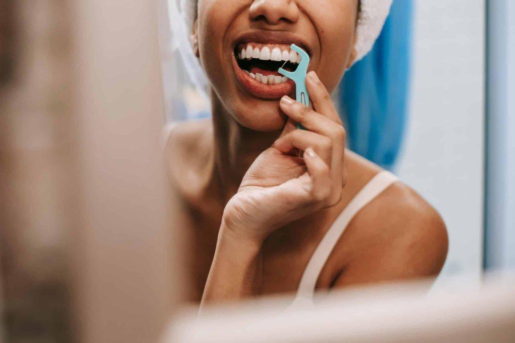 Cos'è il colletto dentale scoperto e come riconoscerlo.